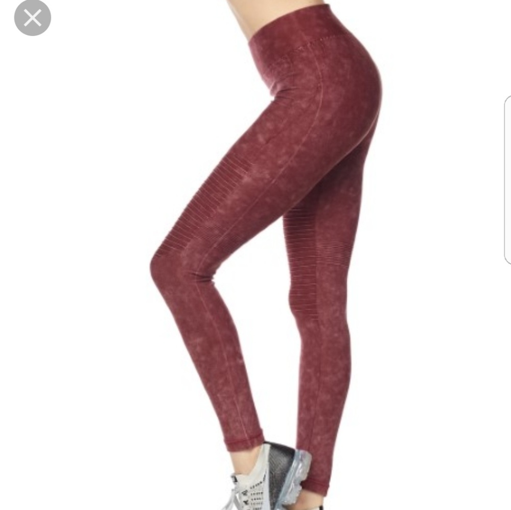 NWT Athleisure size S/M work out leggings